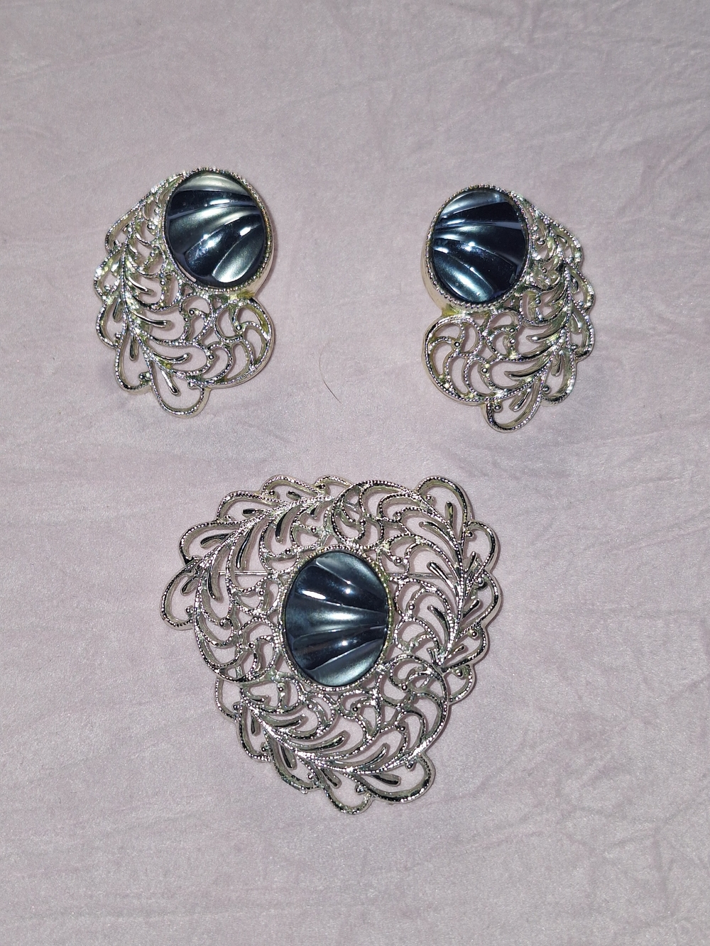 Vintage Sarah Coventry Royal Plumage Brooch And Clip-on Earrings Set